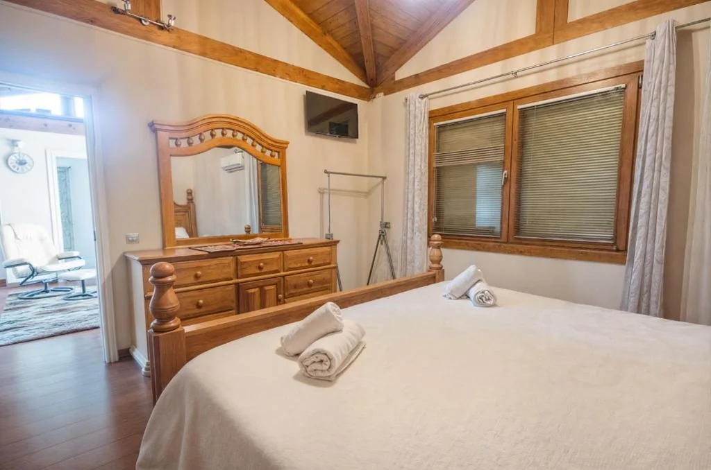 Villa Luna- Pool with Jacuzzi by the Beach