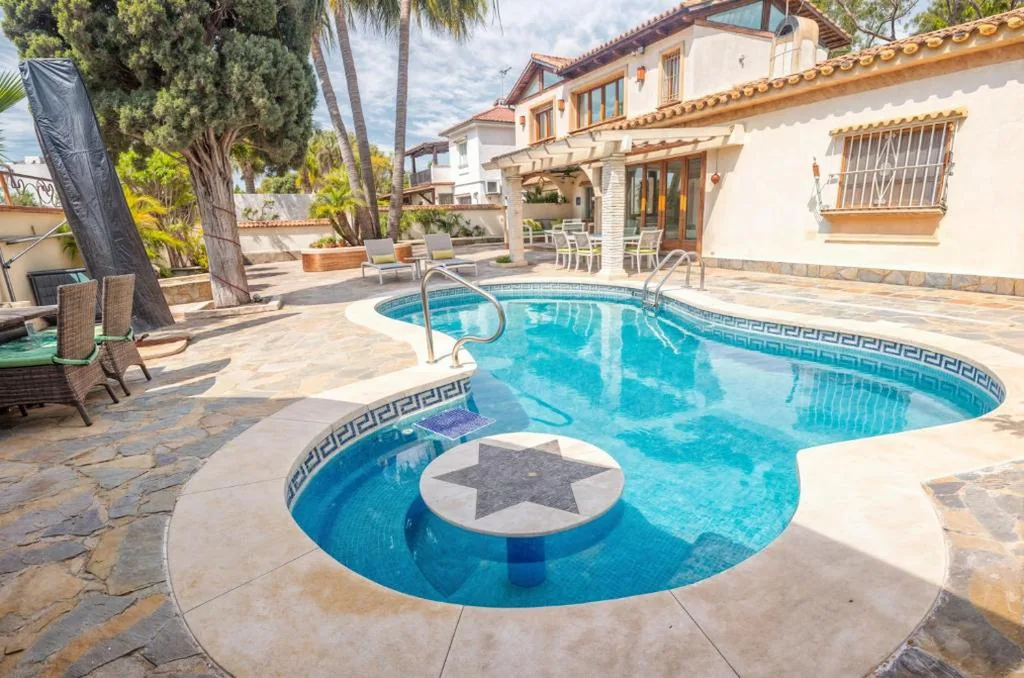 Villa — Villa Luna- Pool with Jacuzzi by the Beach