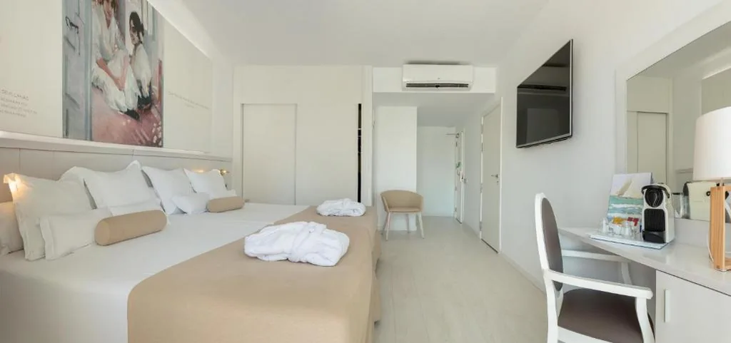 Tweepersoonskamer met terras (2 volwassenen) — Villa Luz Design & Art Hotel