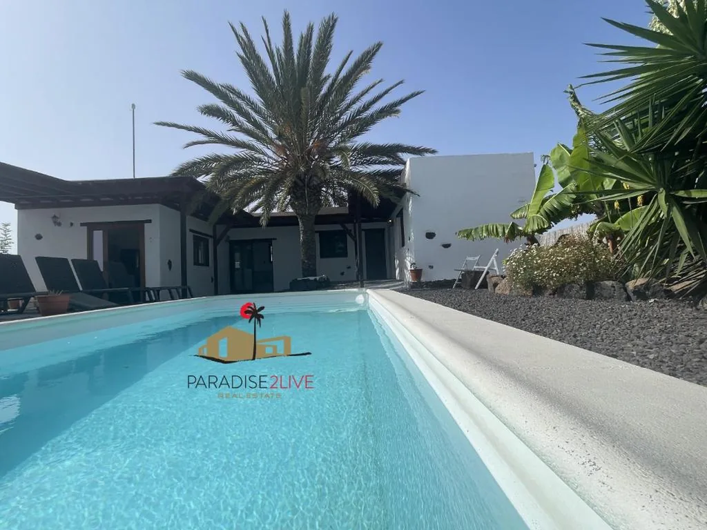 Villa con piscina privata — Villa Luz