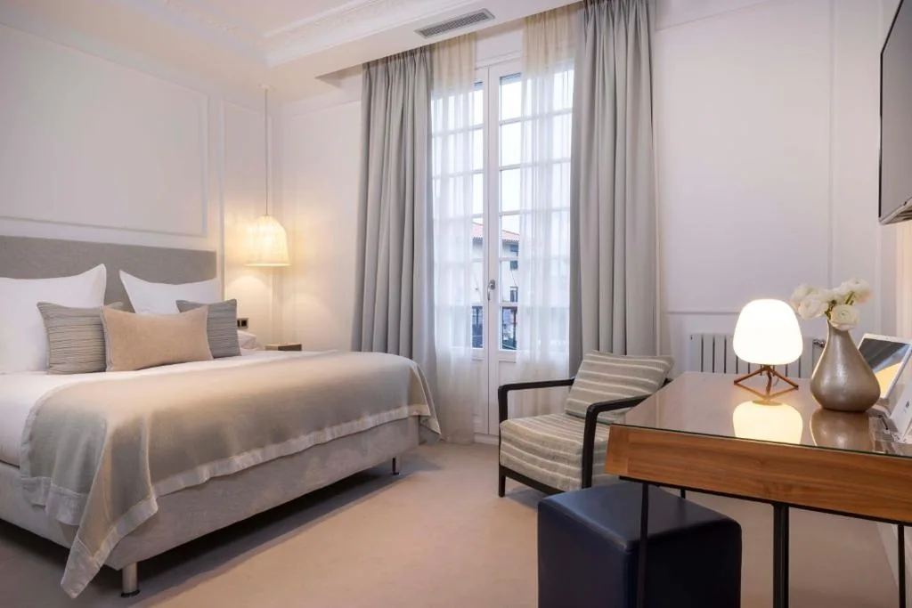 Habitación Doble Grande con balcón — Villa Magalean Hotel & Spa