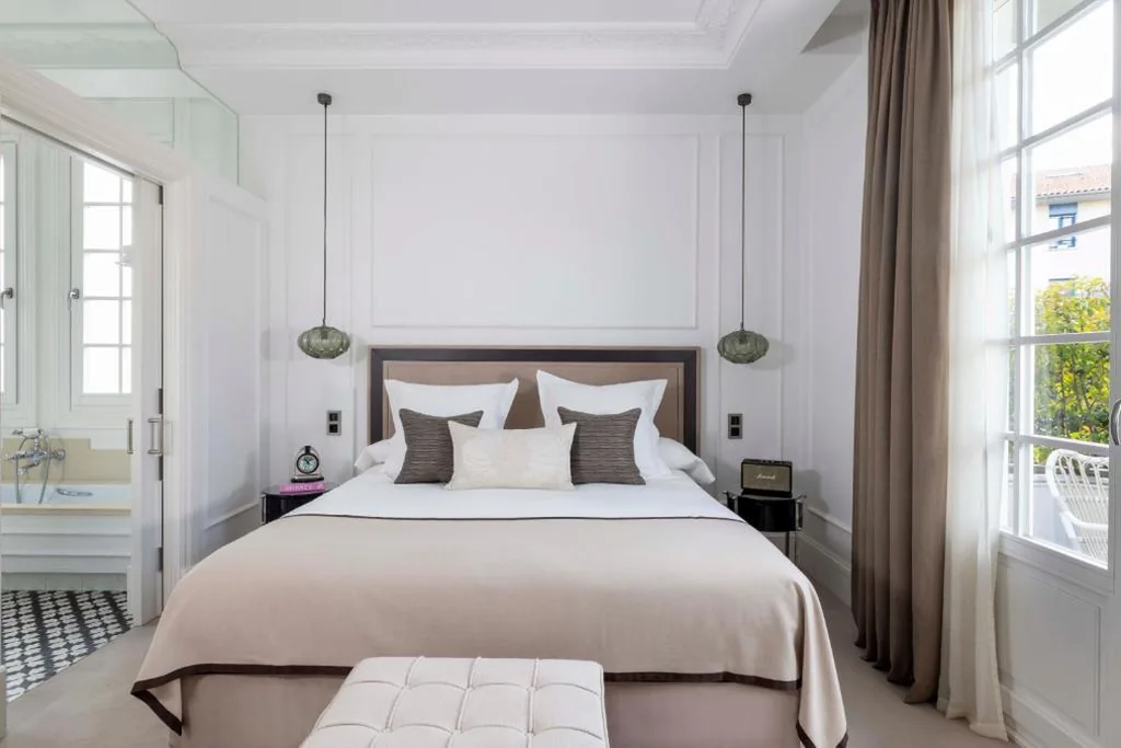 Habitación Doble Grande con balcón — Villa Magalean Hotel & Spa