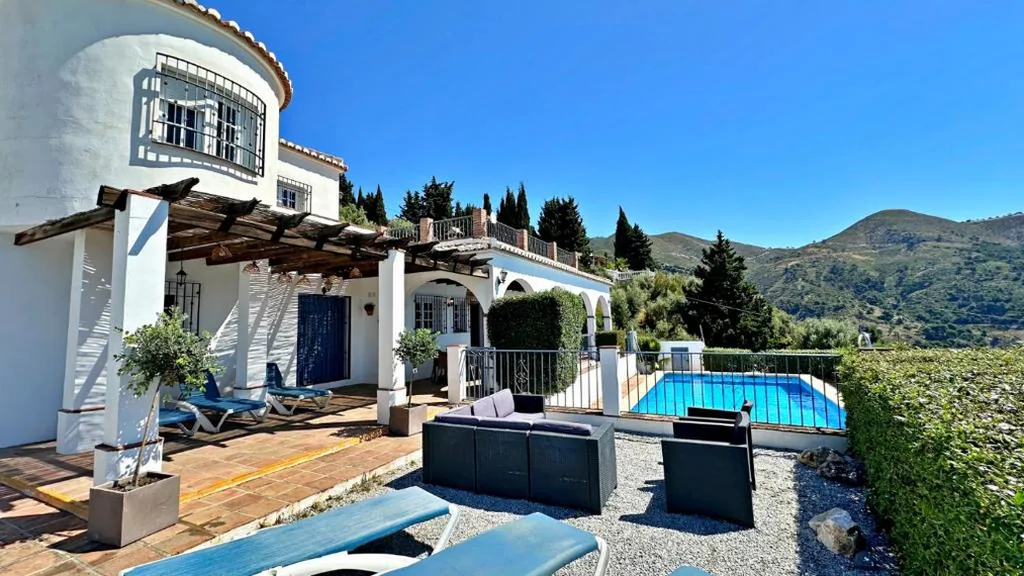 Villa Málaga con Piscina Vallada, Barbacoa y hermosas vistas by AndaraHolidays