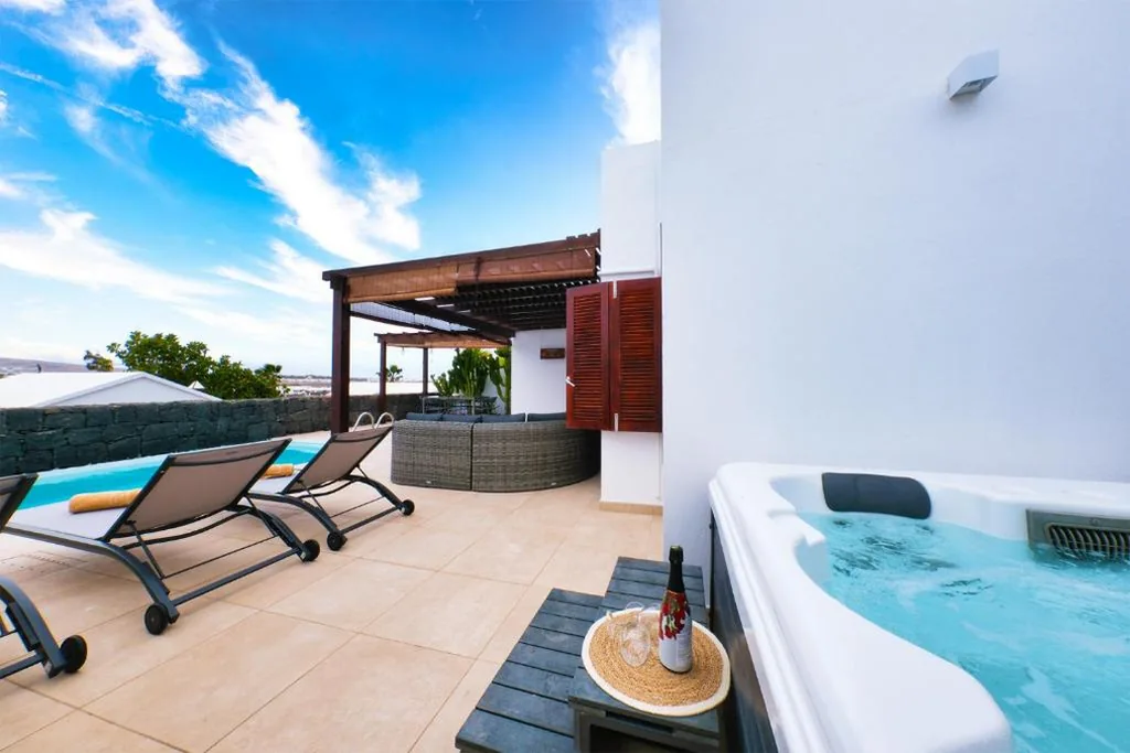 Maison de 3 chambres — Villa Malolo - Private Pool and Jacuzzi By Lanzarote Vacation Homes