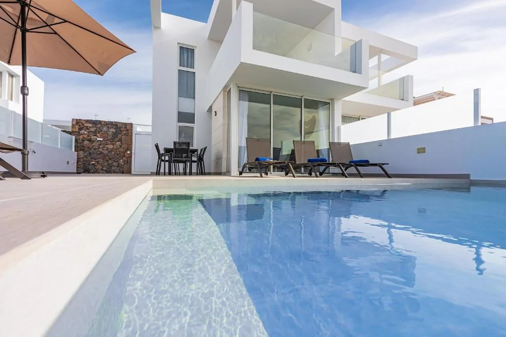 Villa con piscina privada — Villa Mandarina by Escape Home