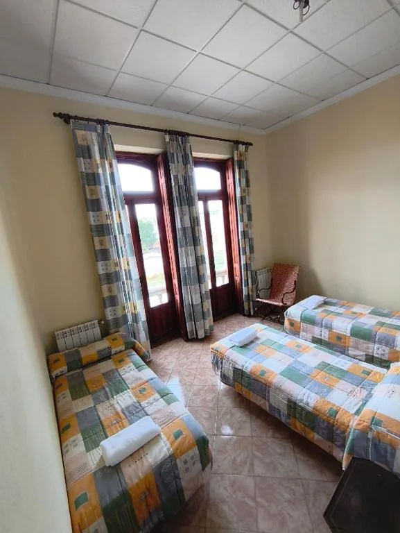 Driepersoonskamer met eigen badkamer — Villa Manolita
