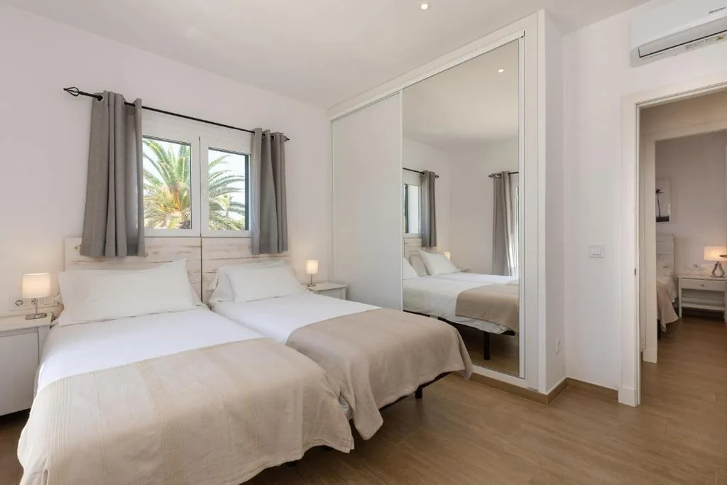 Villa Maravilla with HEATABLE pool ROOFTOPbar with sea views