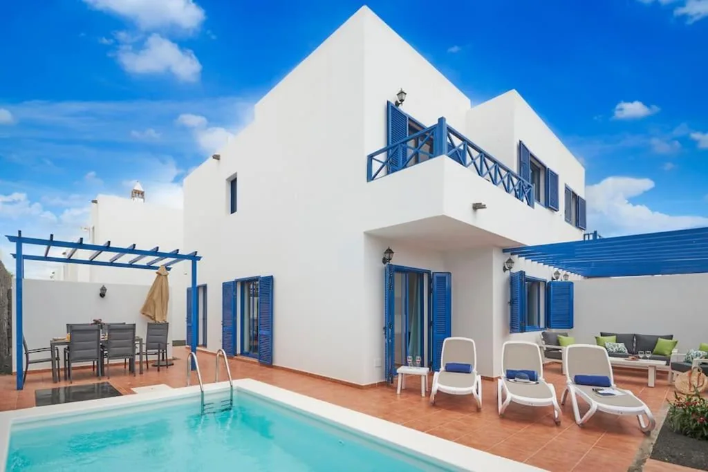 Casa con 3 camere da letto — Villa María del Mar 2 Minutes to supermarkets, 10 minutes to Marina Rubicón, Pool, High Speed WiFi