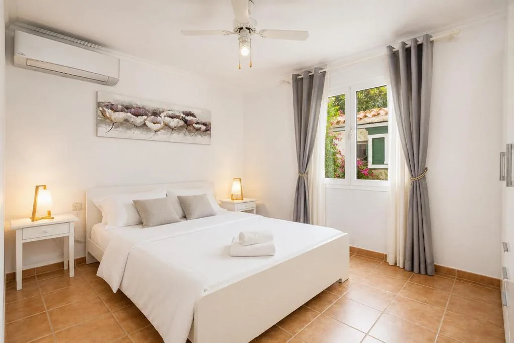Villa Maria Large Private Pool AC WiFi
