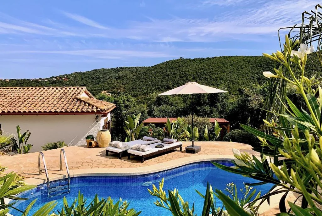 Chambre Deluxe - 1 grand lit — Villa Marlena, Calonge, Costa Brava,1 luxe private studio-appartement with private pool in quiet area, adults only, Catalonia, Spain