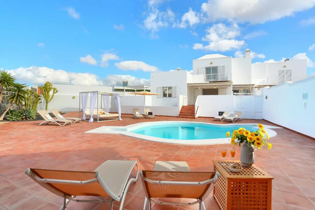 Villa con vistas al jardín — Villa Matilde 4 bedrooms, aircon and private pool