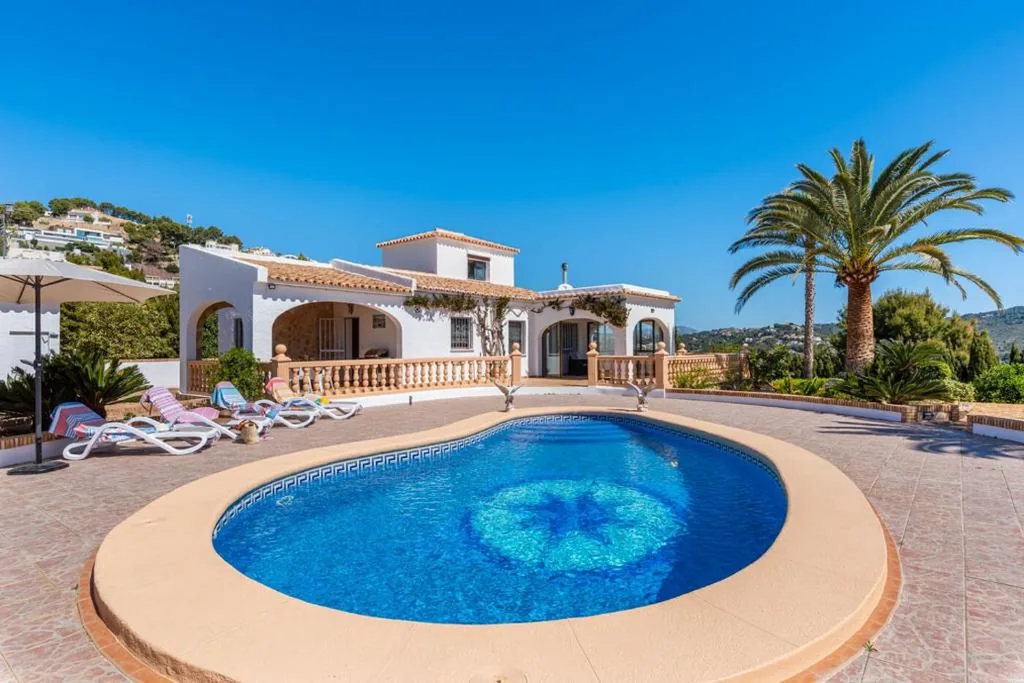 Villa met privézwembad — Villa Meile - PlusHolidays