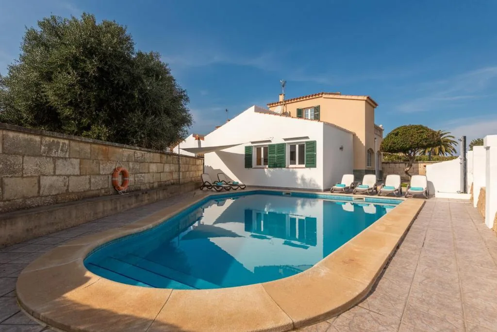 Villa met privézwembad — Villa Menurka I