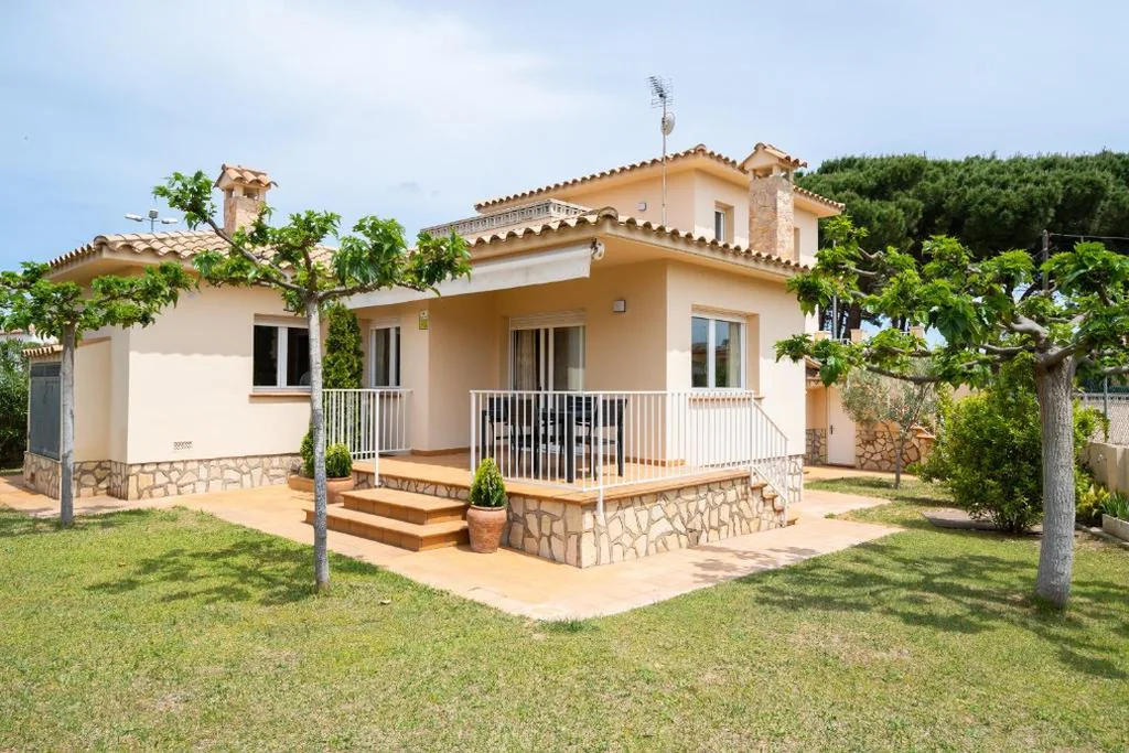 Villa mit Gartenblick — Villa Mercedes