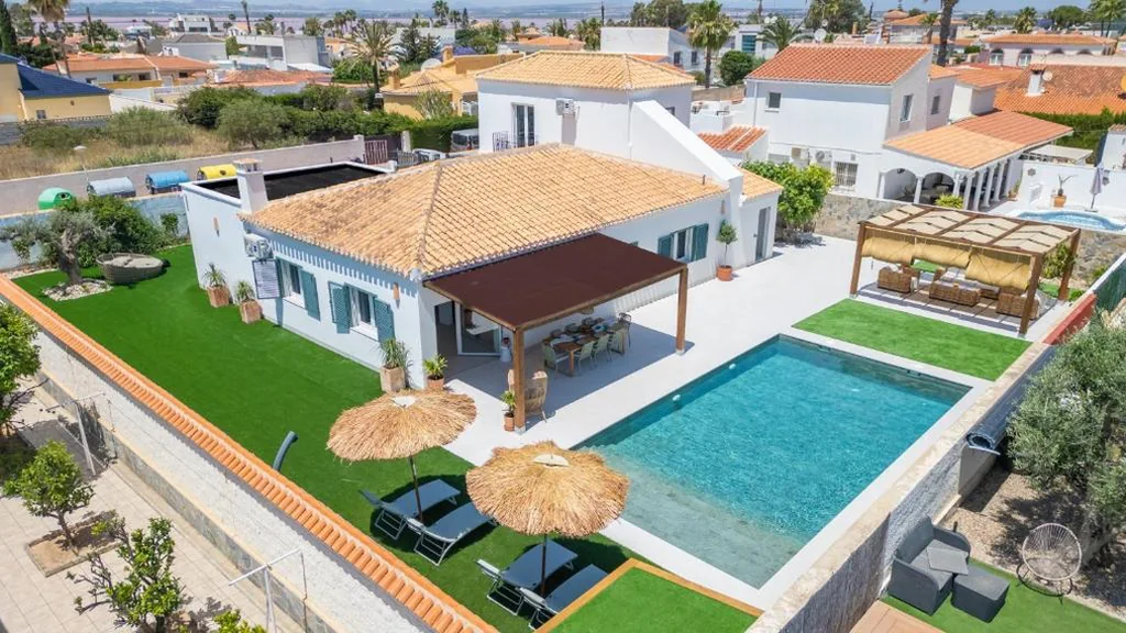 Villa — Villa MI LOLA