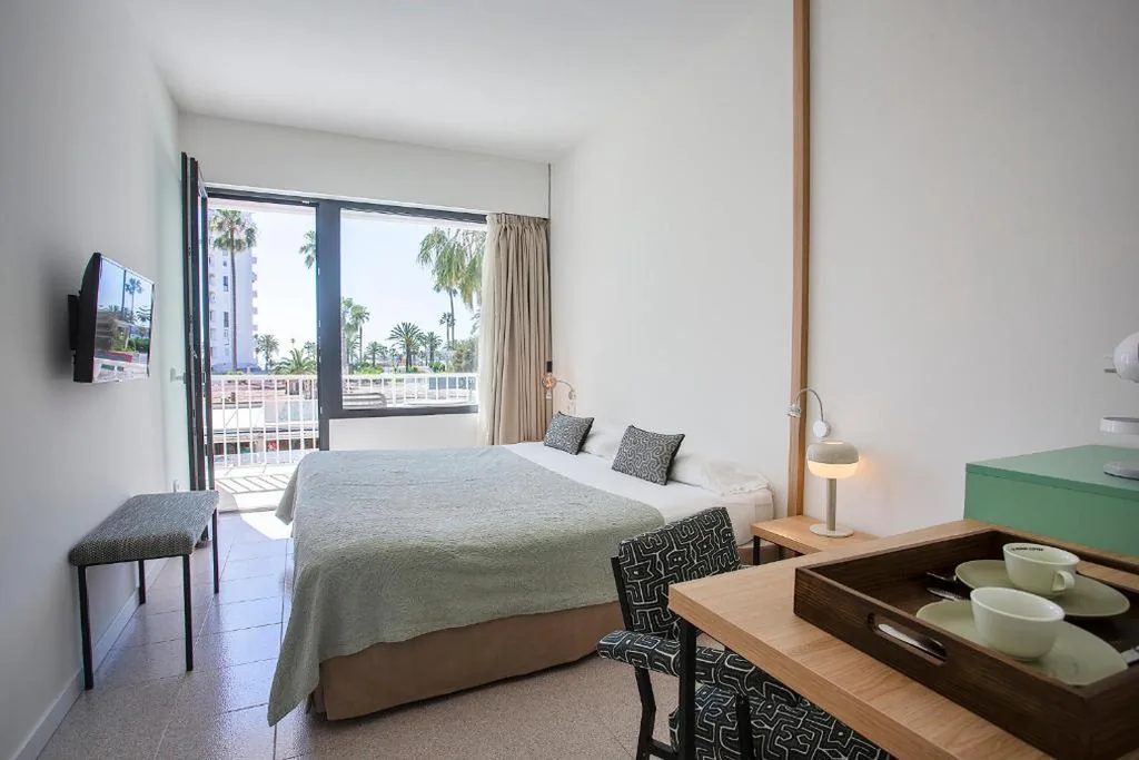 Camera doppia con vista mare - 2 letti — Villa Miel