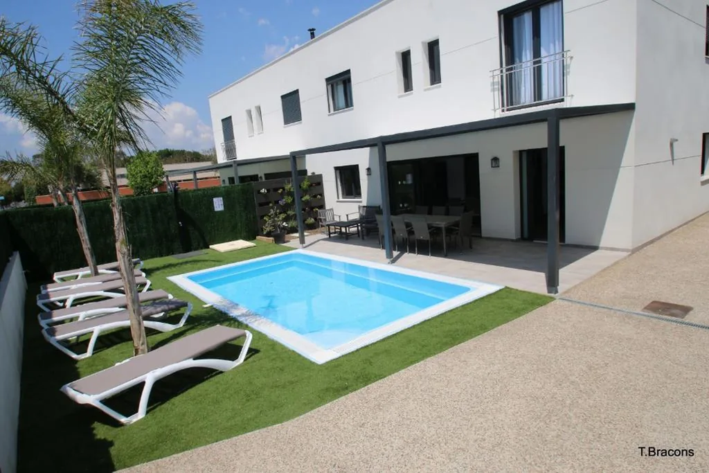 Villa — Villa Milos