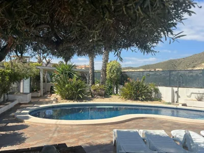 Villa moderna con piscina — foto 9
