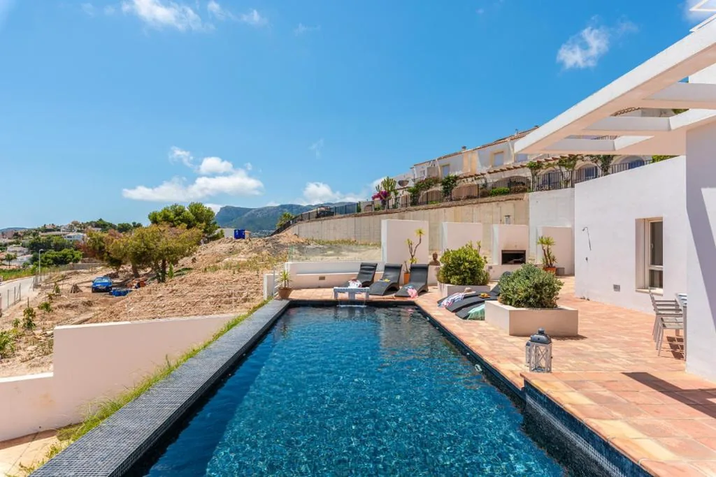Villa Deluxe — Villa Moderna - PlusHolidays