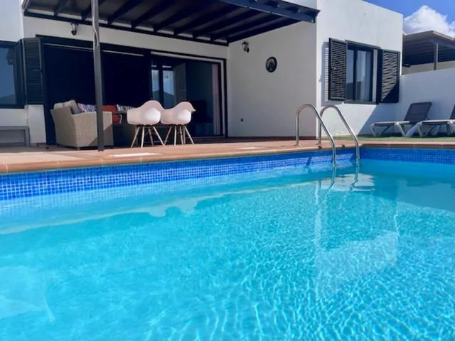 Casa de 3 dormitorios — VILLA MOLINA By Mhousing