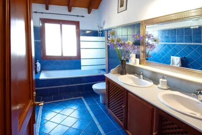 VILLA NABRISA MARBELLA, 5 BEDROOM, PRIVATE POOL, GARDEN, BBQ — foto 8