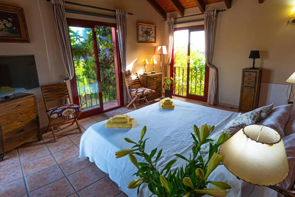 Villa — VILLA NABRISA MARBELLA, 5 BEDROOM, PRIVATE POOL, GARDEN, BBQ