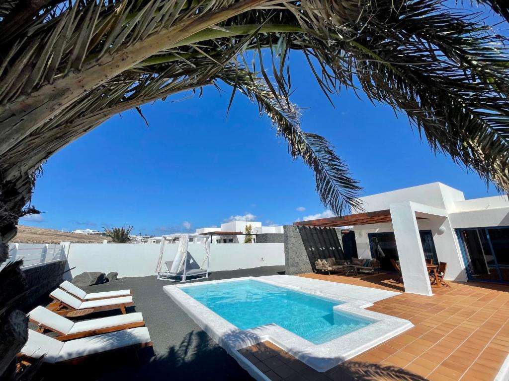 Villa Nayra by Villalia