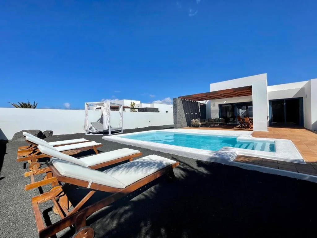 Villa Nayra by Villalia