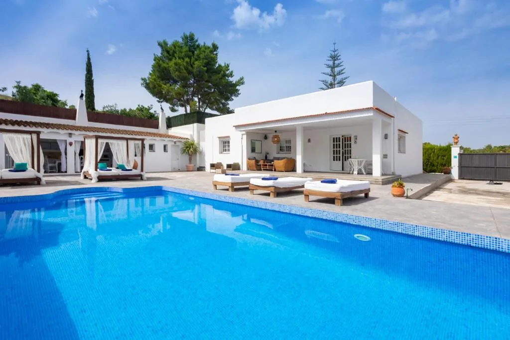 别墅 — Villa near Ibiza Town Sleeps 10
