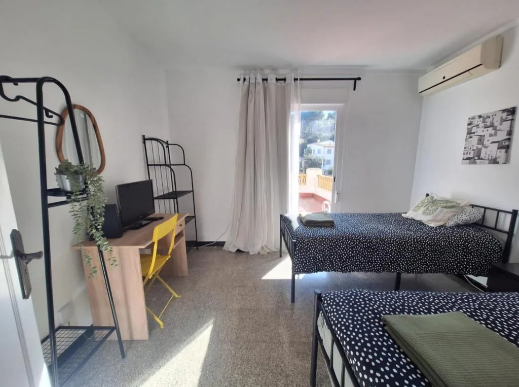 Villa Nevada - Espacioso Chalet con Piscina Privada y Salita de Cine