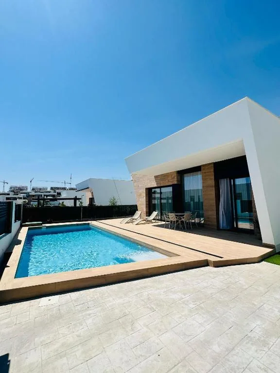 Villa con piscina privada — Villa NewRay