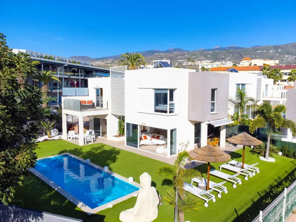 豪华别墅 — VILLA OASIS Buddha Garden by Sunkeyrents