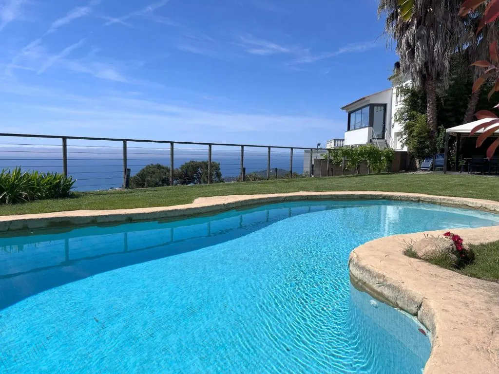 Villa con piscina privada — Villa Oasis Costa Brava