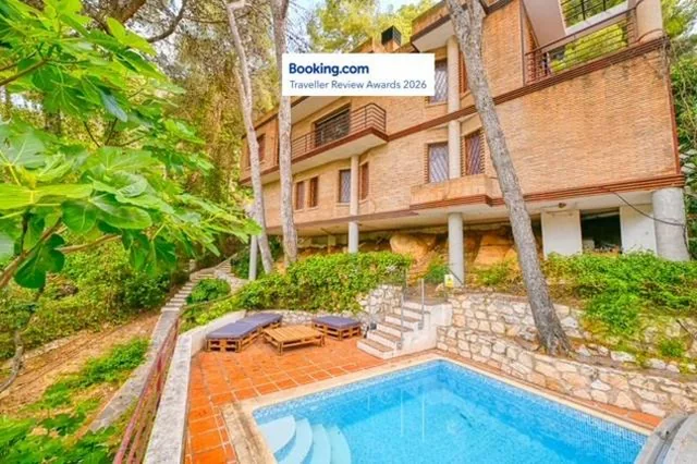 Casa con 5 camere da letto — VILLA OASIS PINARES DE SAN ANTÓN -pool, sea, near Málaga city center-