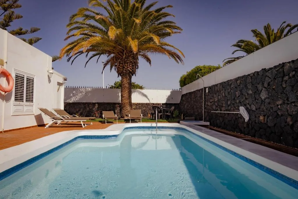 Villa — VILLA OLIVEIRA by Buenavilla