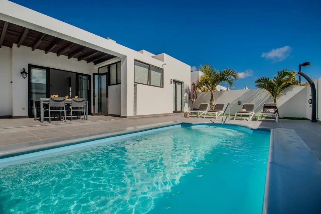Villa mit 2 Schlafzimmern — VILLA ORCADES CLOSE TO TOWN CENTER POOL & A/C