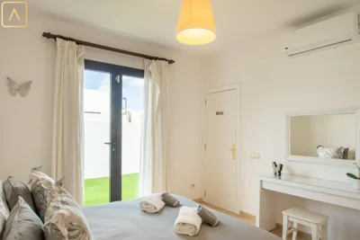 VILLA ORCADES CLOSE TO TOWN CENTER POOL & A/C — Foto 7