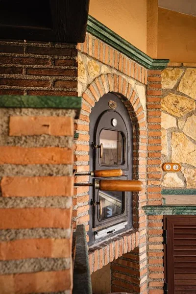 Villa Oropéndola para familias, a pocos minutos de Granada, Piscina agua salada, Parking privado, Barbacoa, Chimenea, 14 pax — foto 3