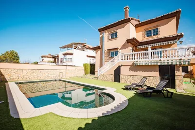 Villa Oropéndola para familias, a pocos minutos de Granada, Piscina agua salada, Parking privado, Barbacoa, Chimenea, 14 pax — foto 4