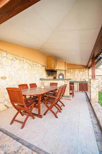 Villa Oropéndola para familias, a pocos minutos de Granada, Piscina agua salada, Parking privado, Barbacoa, Chimenea, 14 pax — foto 10