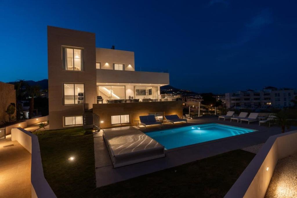 Villa Palm Beach - Incredible villa with 5 rooms, amazing sea view and private pool