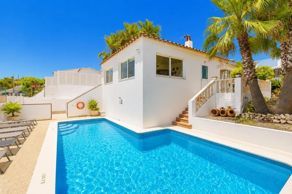 Villa — Villa Palmera