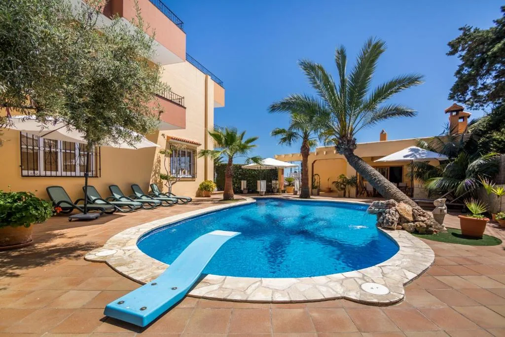 Villa con piscina privata — Villa Palmera Ibiza