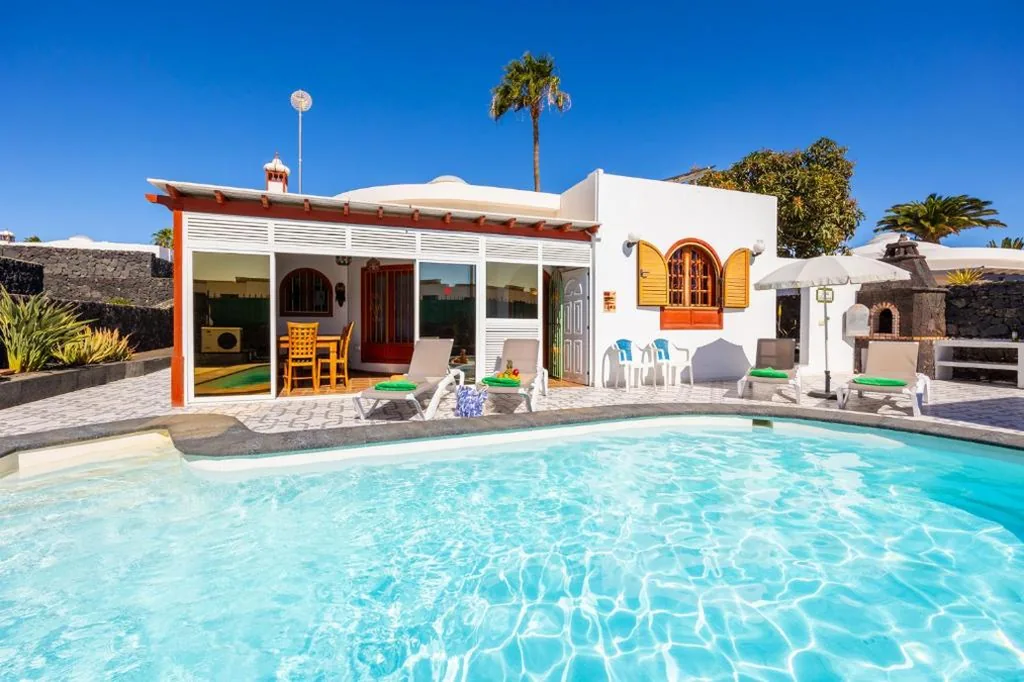 Villa — Villa Palmira