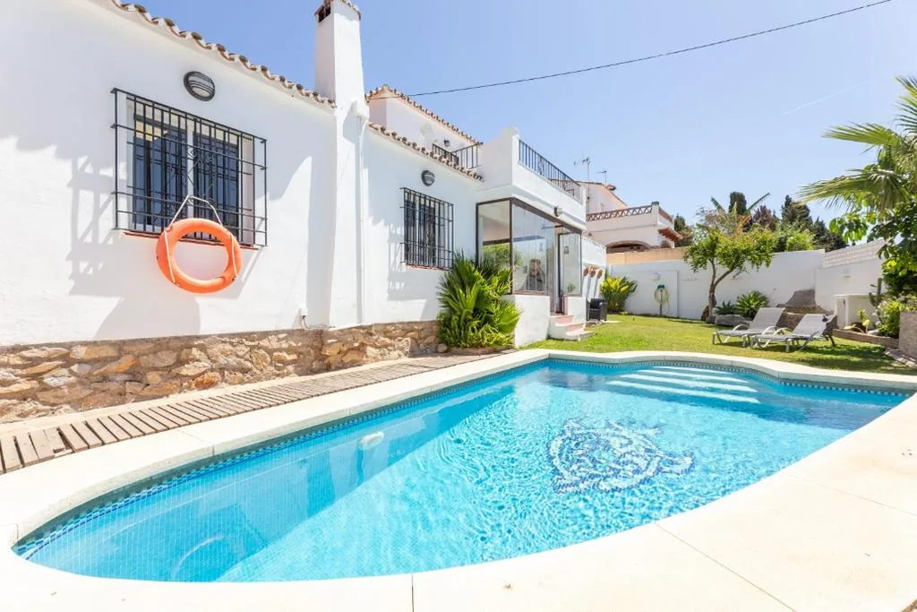 Villa con piscina privada — Villa Panorama - Private Swimming Pool