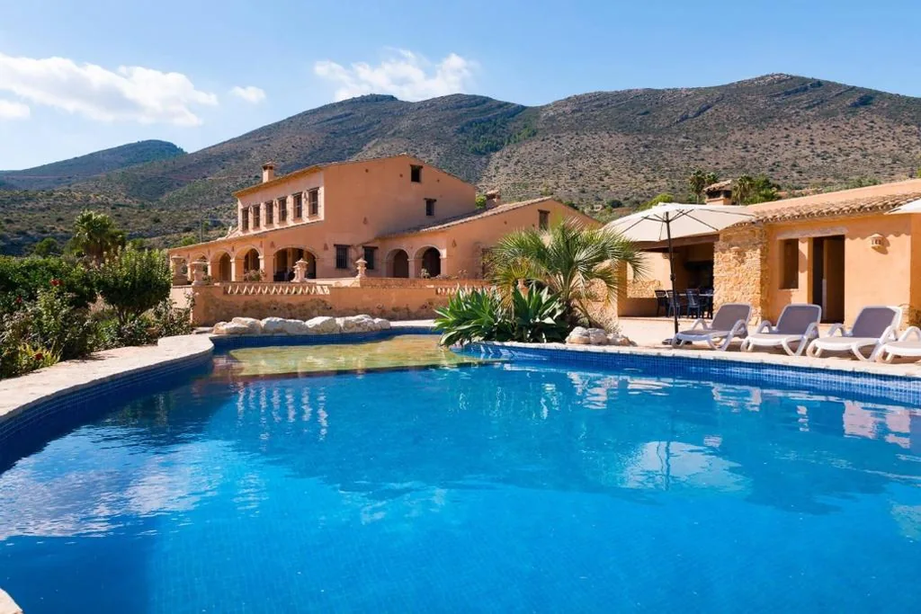 Villa Deluxe — Villa Paraiso - PlusHolidays