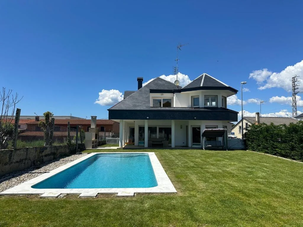 Villa — Villa Paxariño