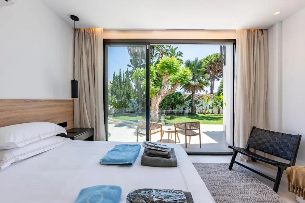Villa Peman Luxurious Beachside Villa