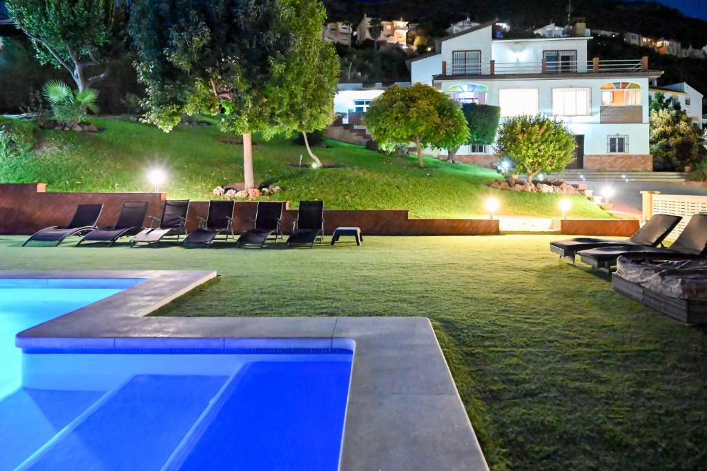 Villa Peralta, heated and private pool ,near beach and golf !