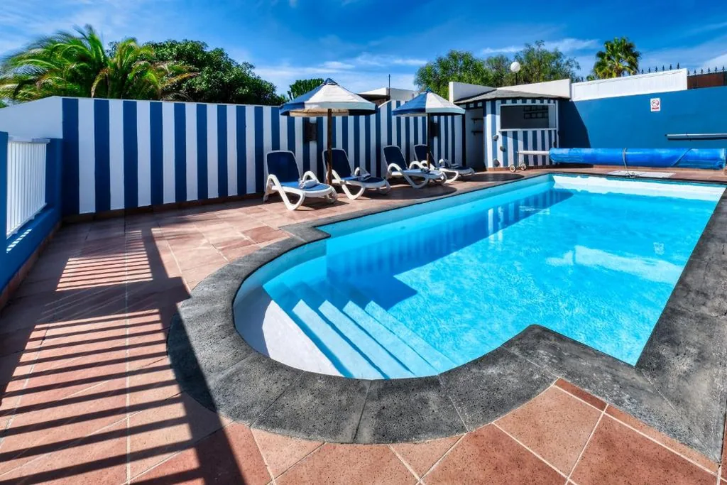 Villa con piscina privada — Villa Picasso - Private Pool, BBQ and Air-Con By Lanzarote Vacation Homes